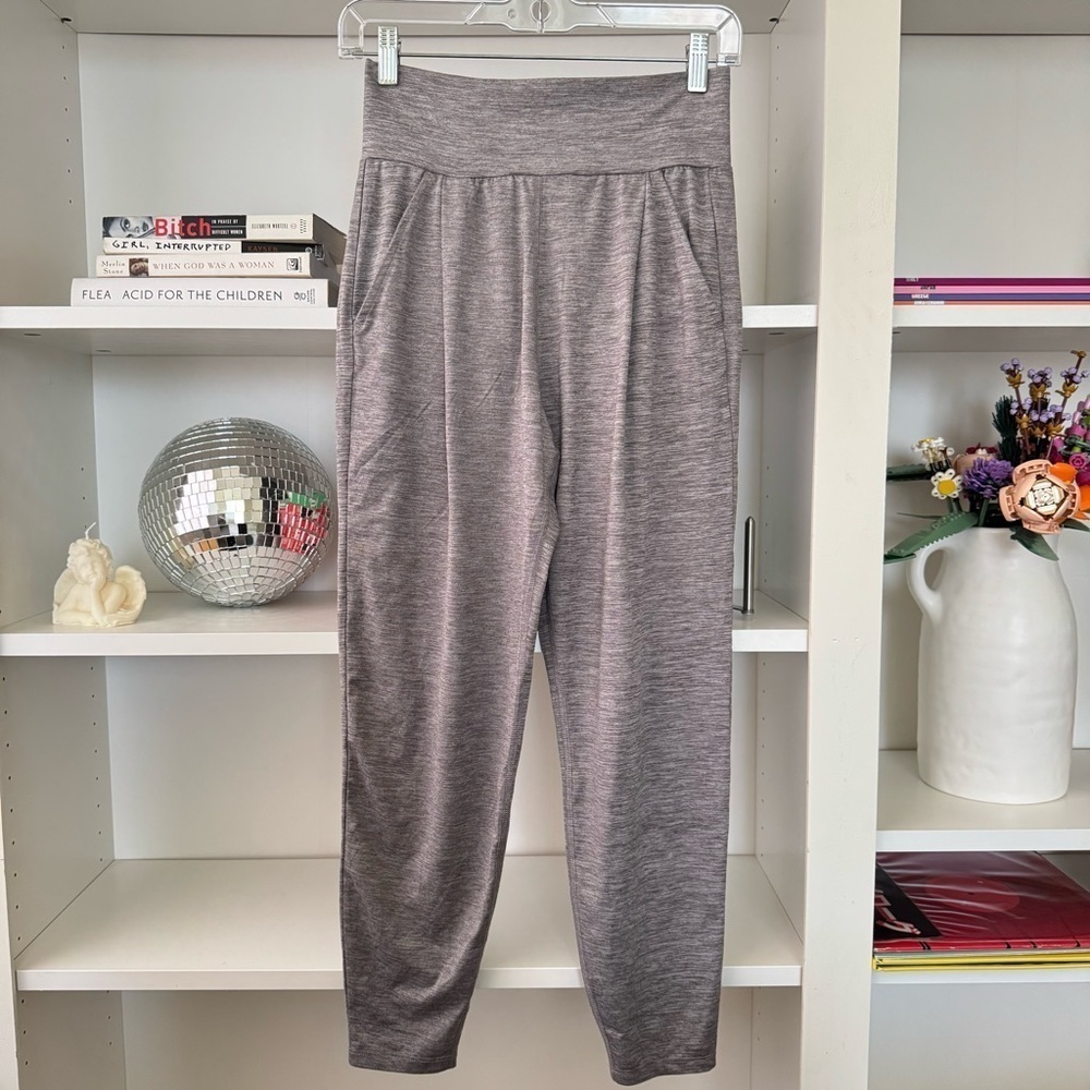 VUORI Lux Harem Jogger Pants Heather Grey - Picture 3 of 6
